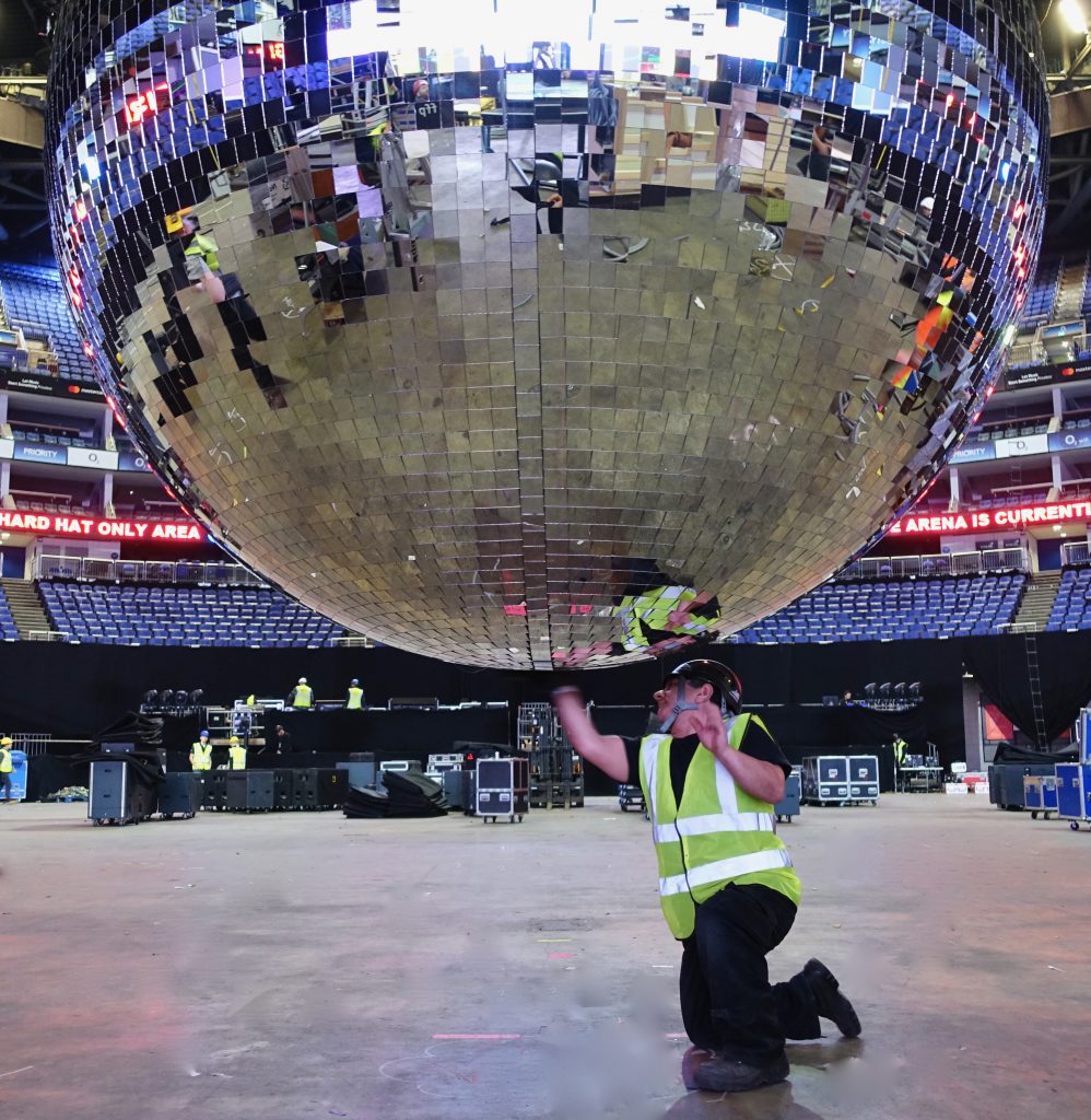 2.8m silver mirror ball Mirror Ball Paul